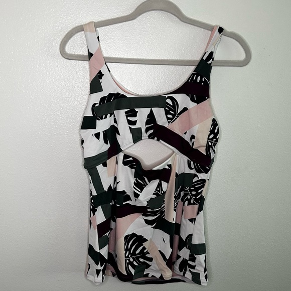 Athleta geo abstract print cutout back tankini top - Picture 3 of 6